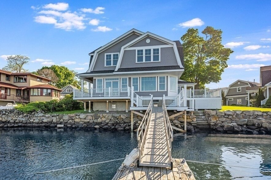 8 Riverside Rd in Gloucester, MA - Foto de edificio