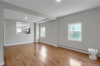 28 Spring St in Tuxedo, NY - Building Photo - Building Photo