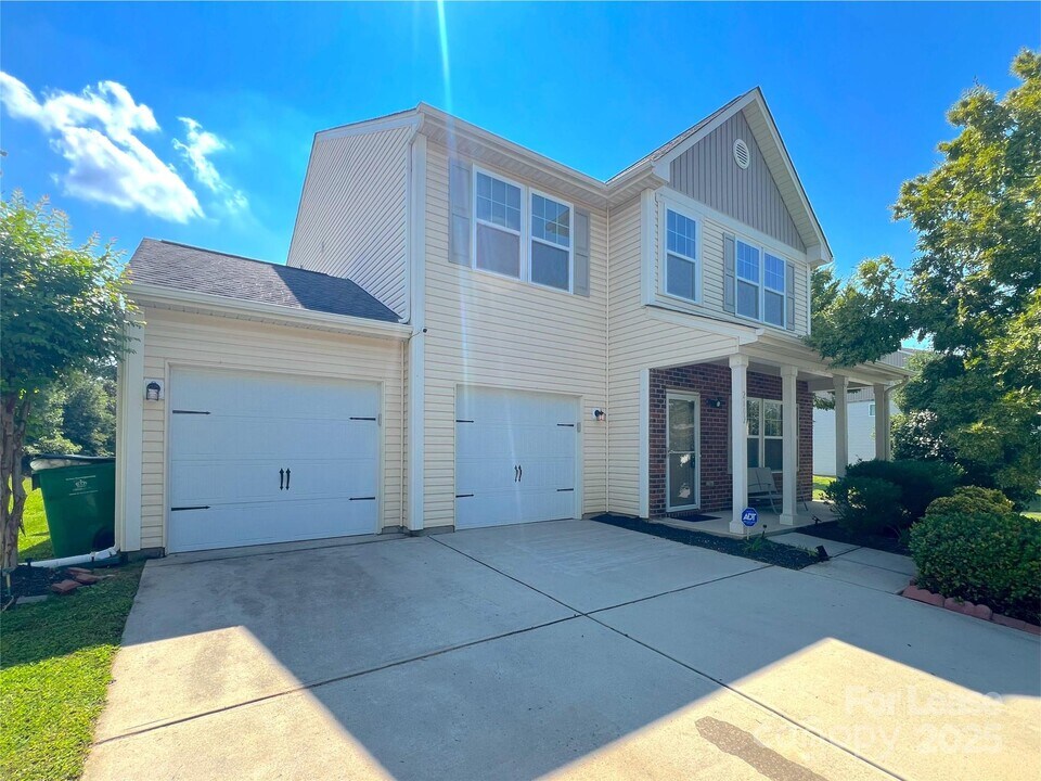 2602 Impatien Drive in Charlotte, NC - Building Photo
