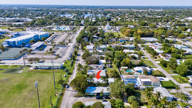 323 De Carie St in Delray Beach, FL - Foto de edificio - Building Photo