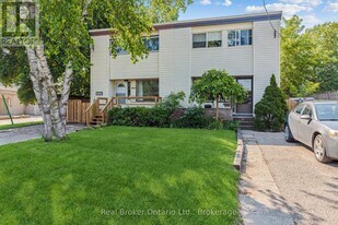 499 Krug St in Kitchener, ON - Building Photo