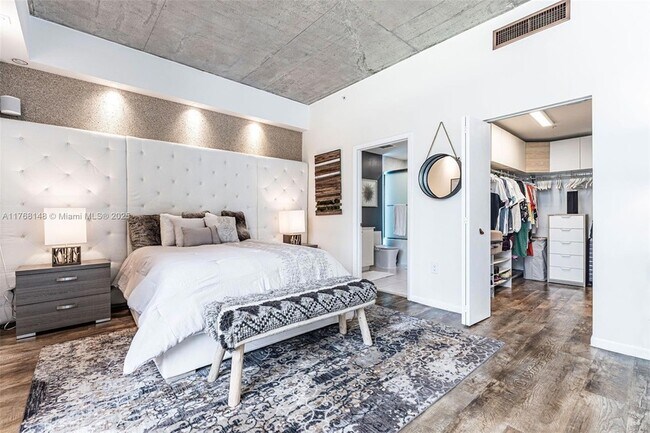133 NE 2nd Ave, Unit 1208 in Miami, FL - Building Photo - Building Photo