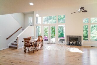 9342 NW Skyline Blvd in Portland, OR - Building Photo - Building Photo