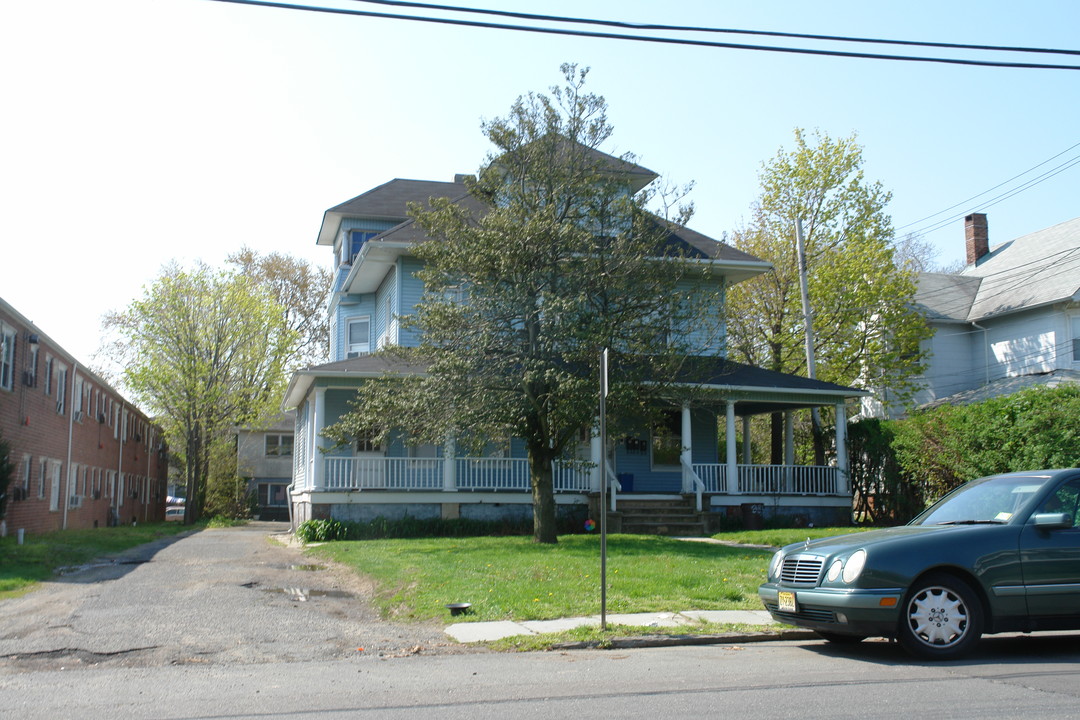 142 Morris Ave in Long Branch, NJ - Foto de edificio