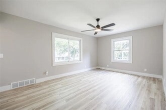 35 Briggs Ave in Fairport, NY - Foto de edificio - Building Photo