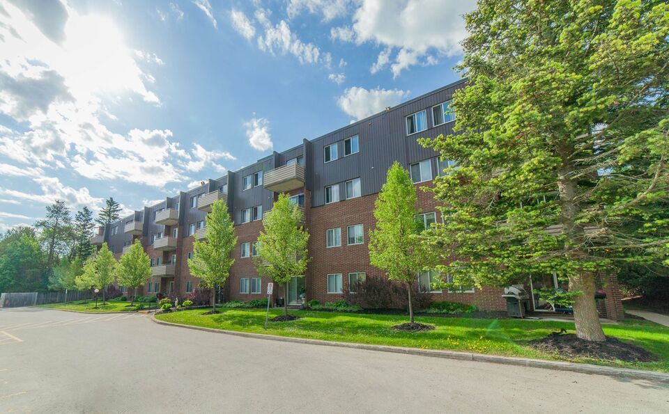 Elizabeth Towers in Owen Sound, ON - Building Photo