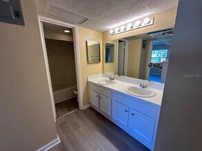 2553 N Alafaya Trail in Orlando, FL - Building Photo - Building Photo