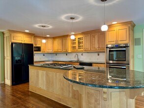 8501 Cherokee Pl in Leawood, KS - Building Photo - Building Photo