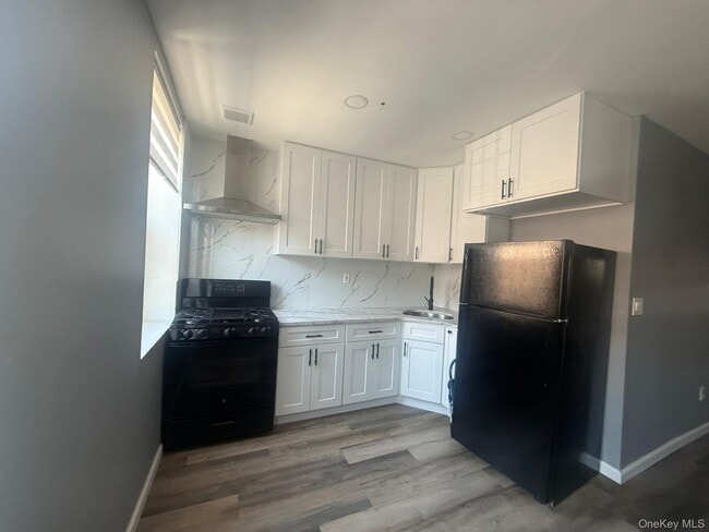 181 Hale Ave in Brooklyn, NY - Building Photo - Building Photo