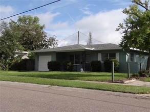 173 SW Lincoln Cir N in St. Petersburg, FL - Building Photo - Building Photo