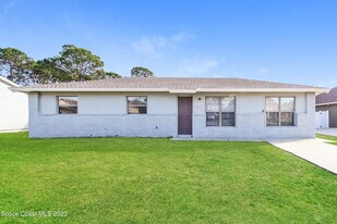 674 Altamira St NW in Palm Bay, FL - Building Photo