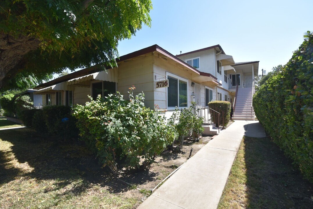 5716 Kester Ave in Los Angeles, CA - Building Photo