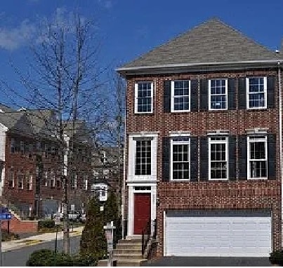 8841 Royal Doulton Ln in Fairfax, VA - Building Photo