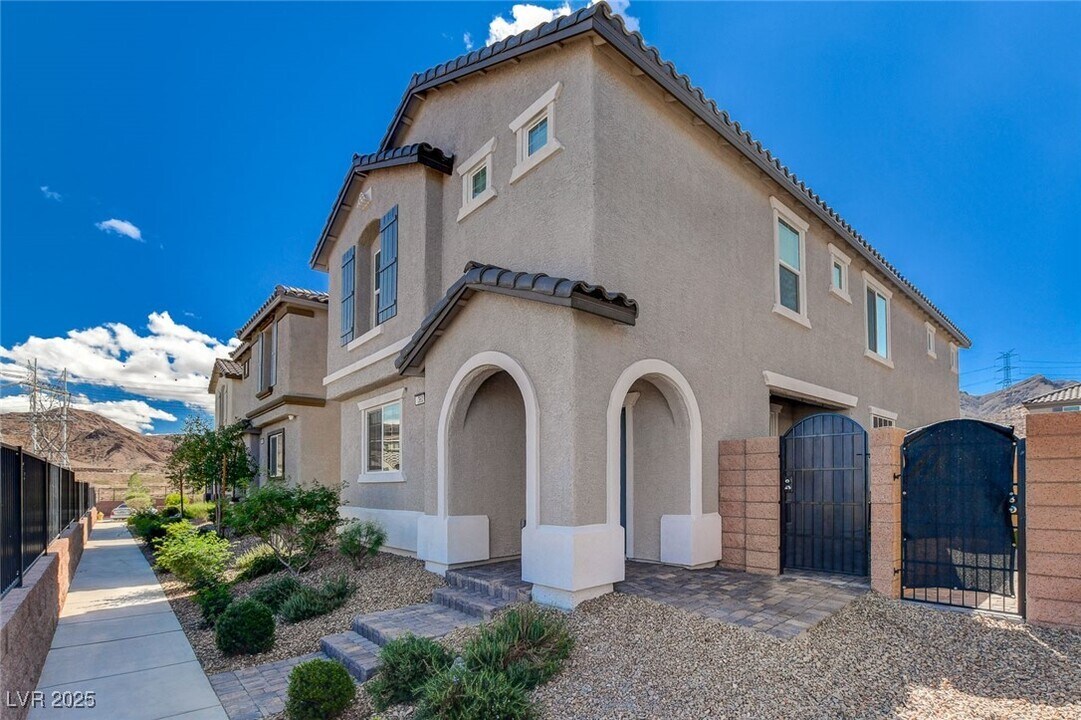 1360 Cerulean Ave in Henderson, NV - Building Photo