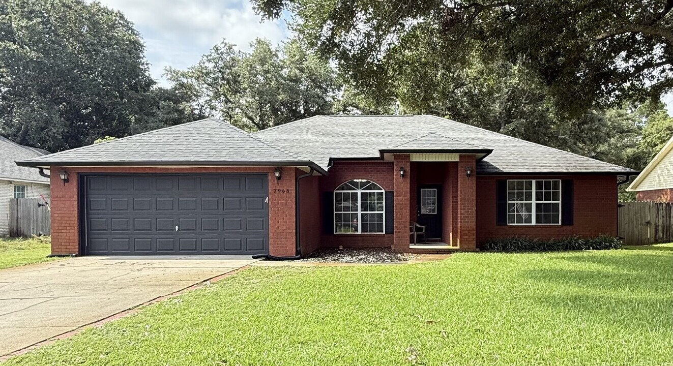 7968 Lola Cir in Navarre, FL - Building Photo