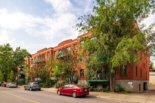 Les Jardins D'Alexandre in Montréal, QC - Building Photo