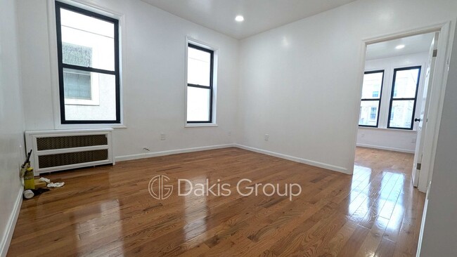 24-28 35th Street, A in Queens, NY - Building Photo - Building Photo