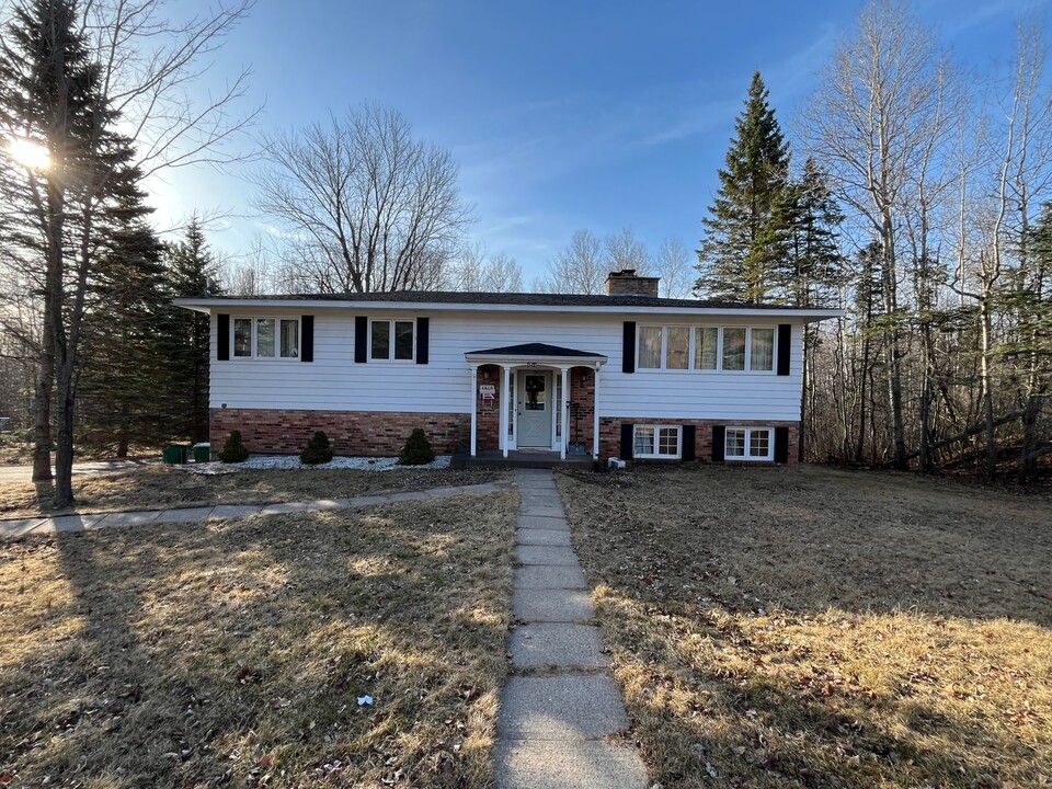 4810 Crosley Ave in Duluth, MN - Foto de edificio