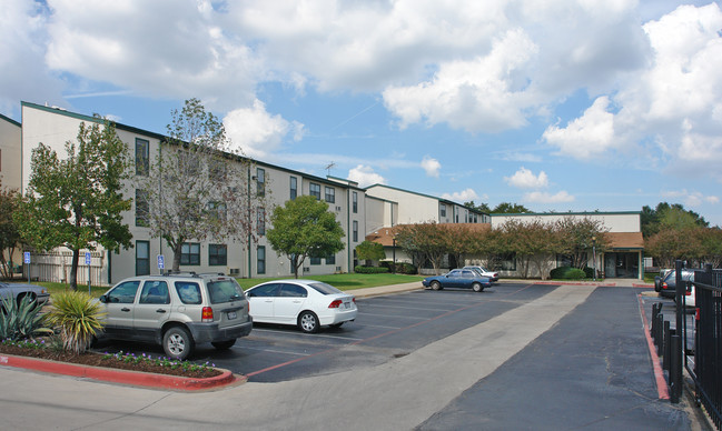 Park Meadows Apartments in Fort Worth, TX - Foto de edificio - Building Photo