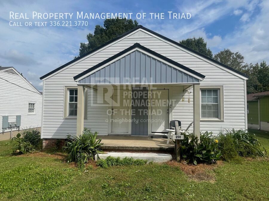 203 Sheppard St in Thomasville, NC - Building Photo