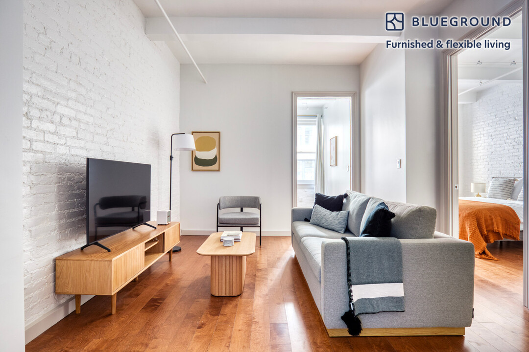 43 W 27th St in New York, NY - Building Photo