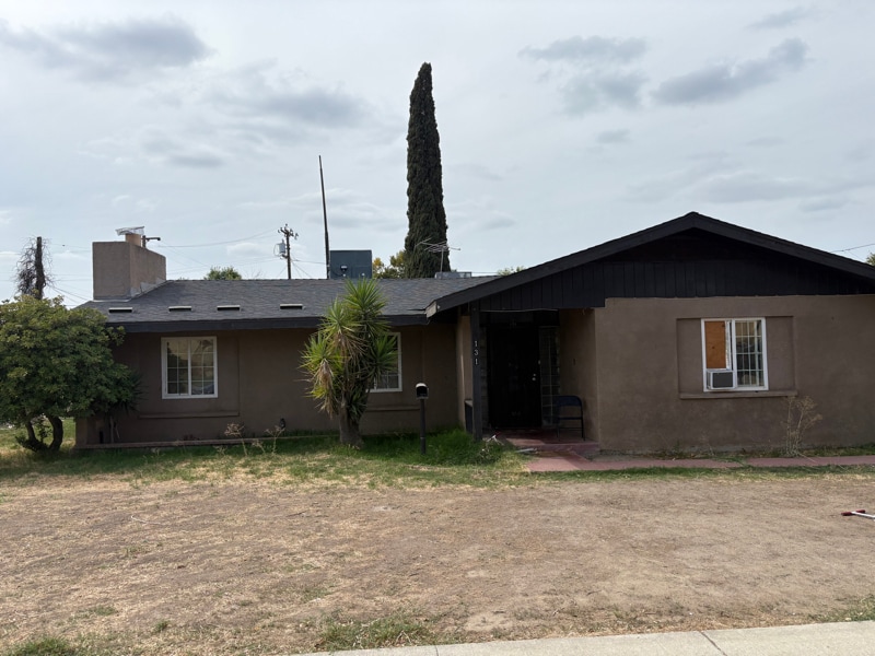 131 S Lemoore Ave in Lemoore, CA - Building Photo