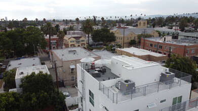 2625 Somerset Dr, Unit 1 in Los Angeles, CA - Building Photo - Building Photo