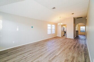 706 Langford Dr in Arlington, TX - Foto de edificio - Building Photo