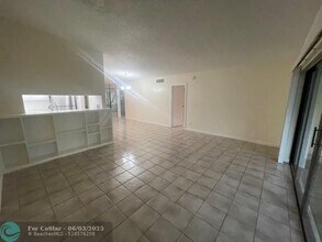 301 N Pine Island Rd in Plantation, FL - Building Photo - Building Photo