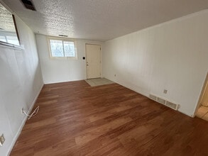 6825 N Brown Station Dr in Columbia, MO - Foto de edificio - Building Photo