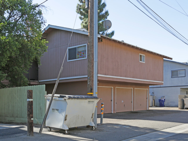 1150 Tollhouse Rd in Clovis, CA - Building Photo - Building Photo