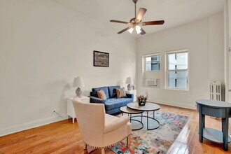 1100 N La Salle Dr in Chicago, IL - Foto de edificio - Building Photo