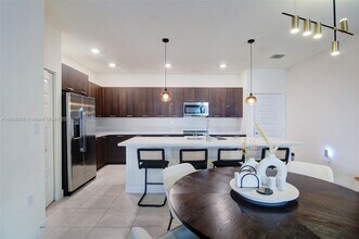4656 NW 83rd Path in Doral, FL - Building Photo - Building Photo