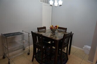 8427 Hearth Dr in Houston, TX - Building Photo - Building Photo