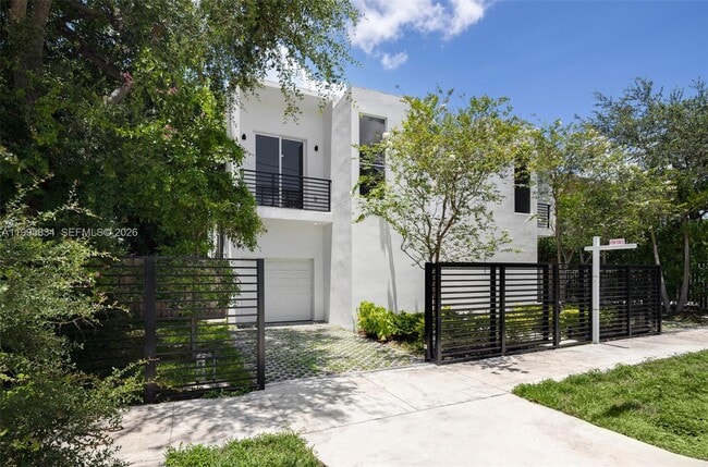 3164 Plaza St in Miami, FL - Building Photo - Building Photo