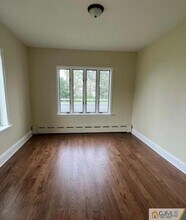 1061 King Georges Post Rd-Unit -2 in Edison, NJ - Building Photo - Building Photo