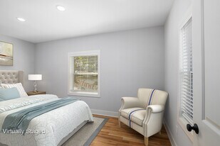 960 Diamond Ave NE, Unit 3