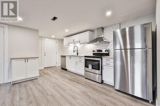 47 Castlefield Dr in Hamilton, ON - Building Photo - Building Photo