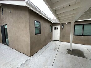 1155 N Currier Ave, Unit 2F in Simi Valley, CA - Building Photo - Building Photo