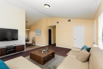 605 Royalty Ct in Kissimmee, FL - Building Photo - Building Photo