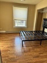 1715 N Main St, Unit Upper in Racine, WI - Foto de edificio - Building Photo