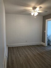 165 W Emerson St, Unit Apartment #4 in Melrose, MA - Foto de edificio - Building Photo