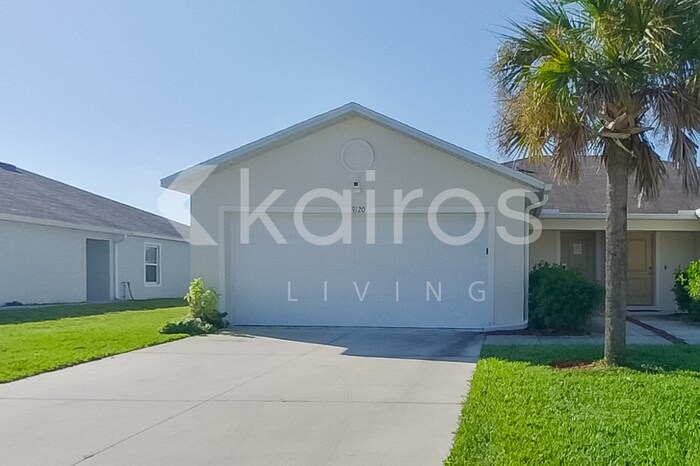 9120 Aegean Cir in Lehigh Acres, FL - Foto de edificio