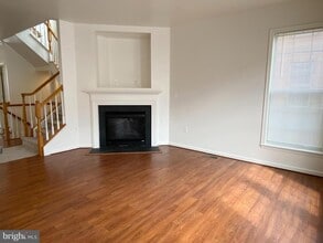 5633 Sheals Ln in Centreville, VA - Building Photo - Building Photo