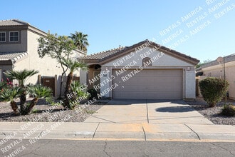 13593 W Desert Flower Dr in Goodyear, AZ - Building Photo - Building Photo