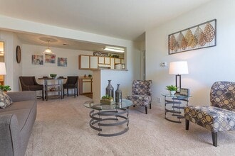 Cottonwood Apartment Homes in Liberal, KS - Foto de edificio - Building Photo