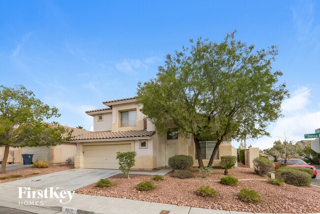 8600 Danza Del Sol Dr in Las Vegas, NV - Building Photo - Building Photo