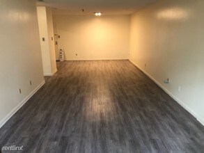 9200 Edwards Way in Hyattsville, MD - Foto de edificio - Building Photo