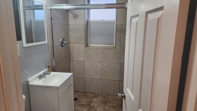 1211 Highland Ave, Unit B in Berwyn, IL - Building Photo - Building Photo