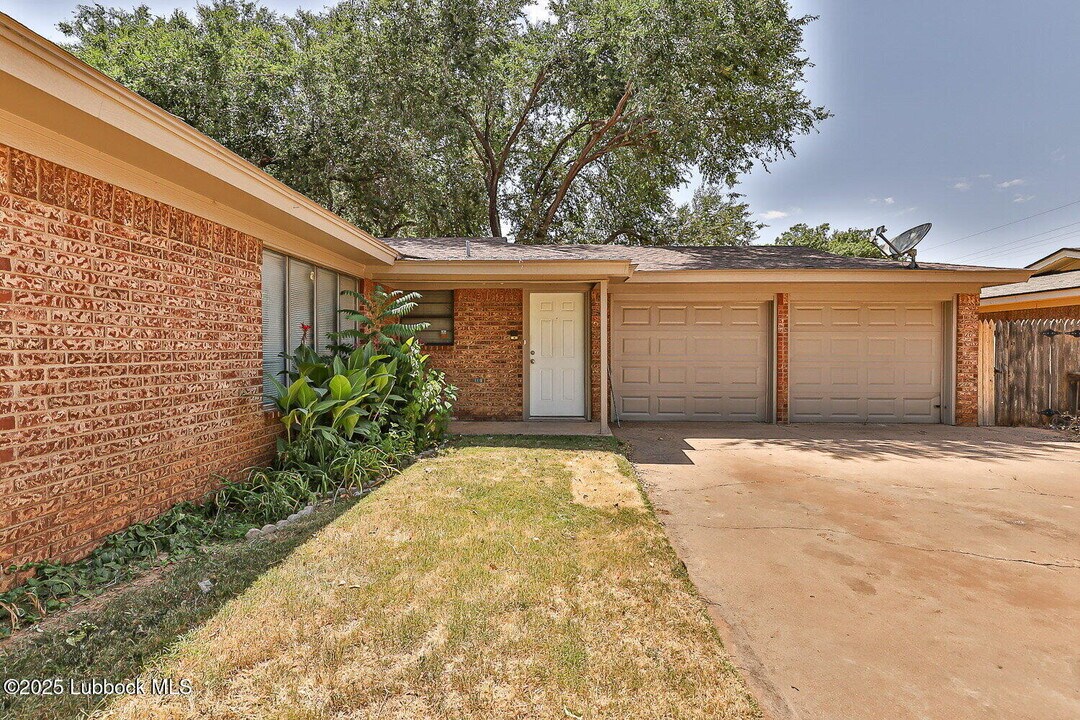 6604 Elmwood Ave in Lubbock, TX - Building Photo